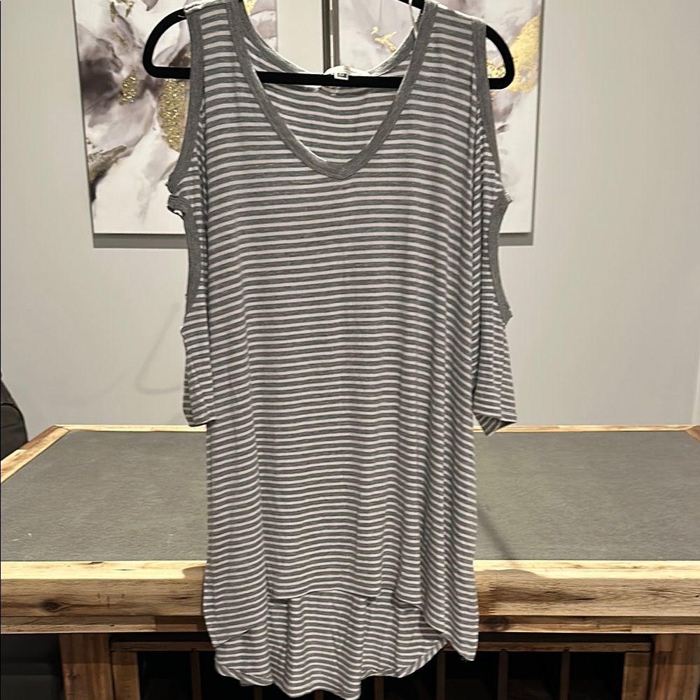 ☀️French Laundry White and Gray Sleeveless Asymmetrical Tunic